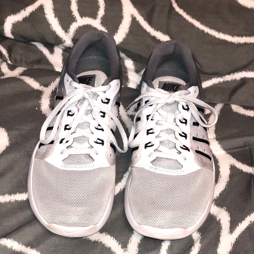 Nike Tennis Shoes